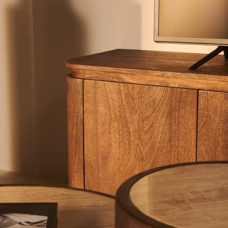 TV-Meubel Bora 210 cm bruin met moderne houtlook en ruime opbergruimte in woonkamer